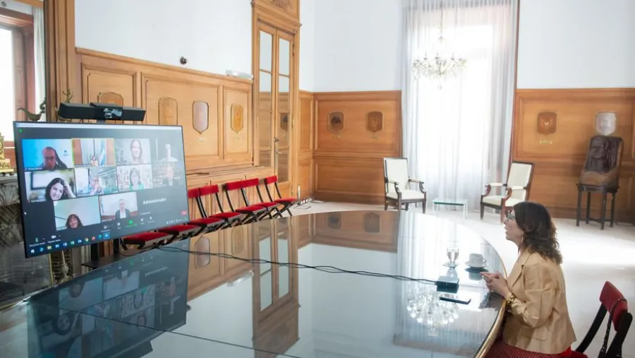 El gobierno e industriales crearán una mesa de trabajo para revisar la política tributaria El gobierno e industriales crearán una mesa de trabajo para revisar la política tributaria