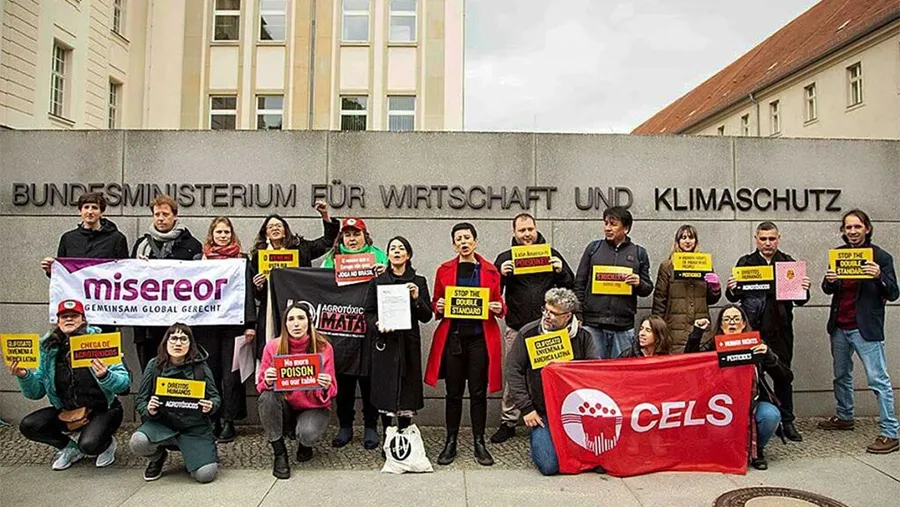 Organizaciones sociales y ambientales denunciaron a la corporación Bayer/Monsanto por vulnerar los Derechos Humanos en Argentina, Brasil, Paraguay y Bolivia.