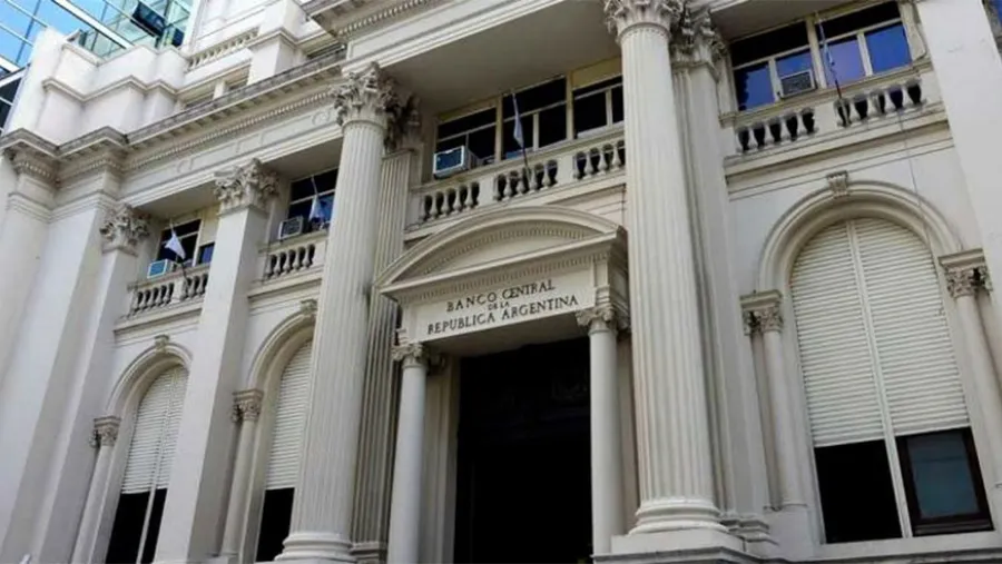 El Banco Central de la República Argentina (BCRA) dispuso nueva medida para la repatriación de activos financieros situados en el exterior: se deberán depositar en una caja de ahorros especial. El Banco Central de la República Argentina (BCRA) dispuso nueva medida para la repatriación de activos financieros situados en el exterior: se deberán depositar en una caja de ahorros especial.