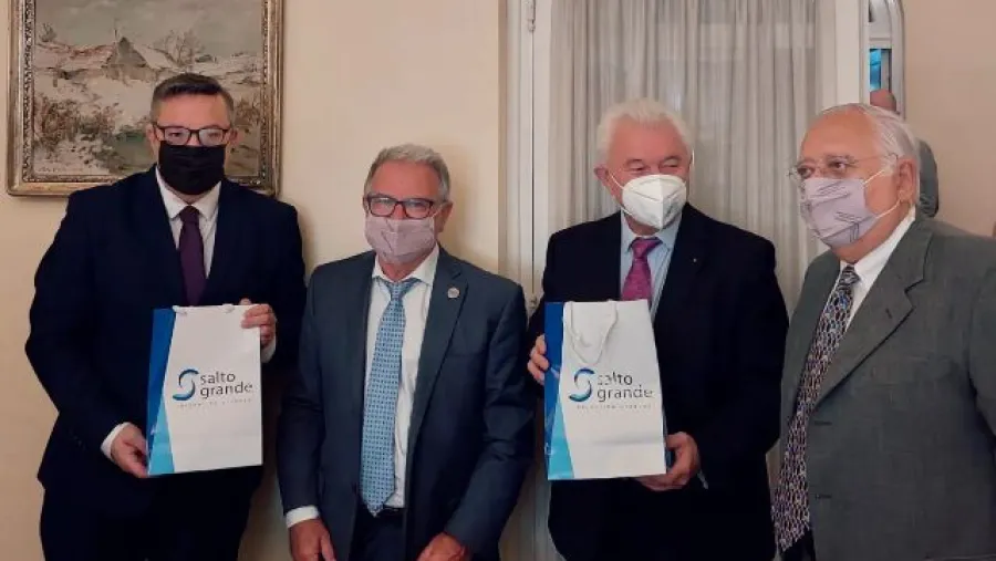 El presidente de la Delegación Argentina en la Comisión Técnica Mixta (CTM) de Salto Grande, Luis Benedetto, y el delegado, Héctor Maya, se reunieron con la Embajada de la República Checa 