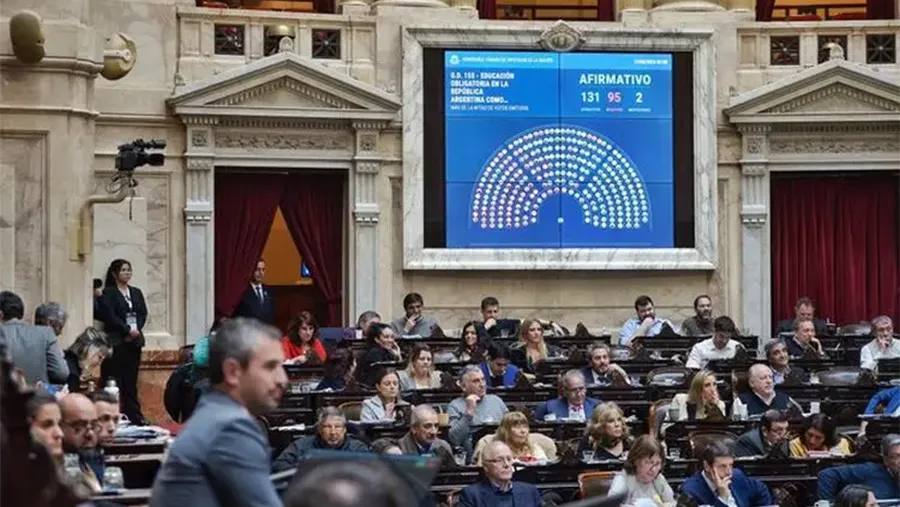 Imagen de archivo de la Cámara de Diputados que sesionará este martes para debatir en el recinto el proyecto de ley de Boleta Única de Papel, que ya fue aprobado por el Senado y que, si pasa esta última revisión, podrá ser utilizado en los comicios del 2025.