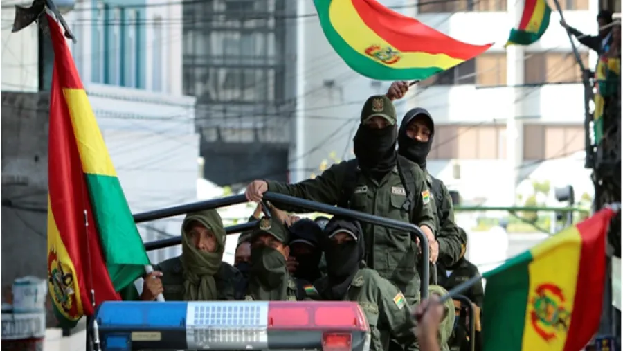 Policías bolivianos