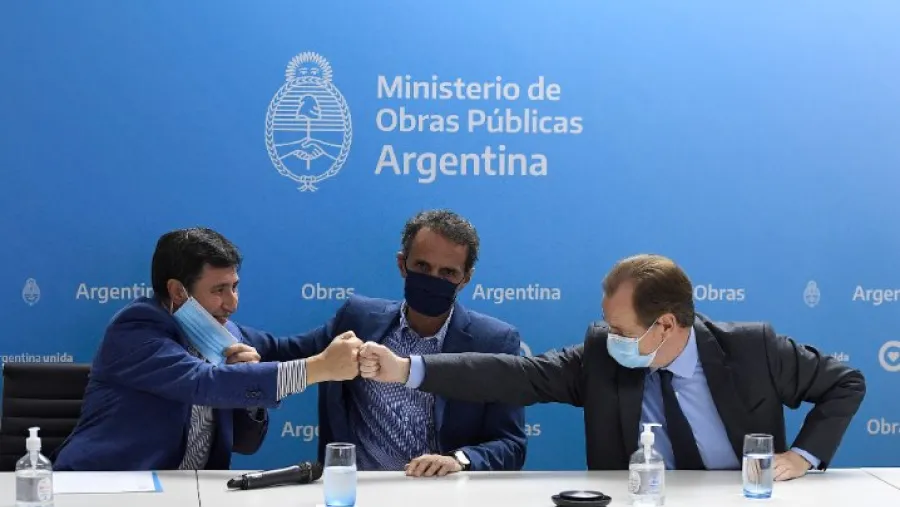 El gobernador Gustavo Bordet y los ministros de Obras Públicas, Gabriel Katopodis, y de Desarrollo Social de la Nación, Daniel Arroyo