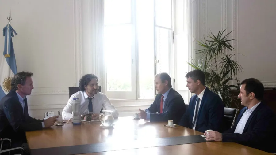 Bordet junto a Cresto, Kueider y los ministros nacionales Bordet junto a Cresto, Kueider y los ministros nacionales