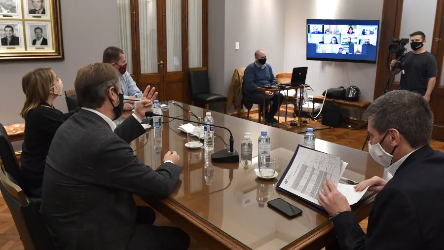 Bordet analizó con senadores oficialistas el proyecto de Emergencia Solidaria