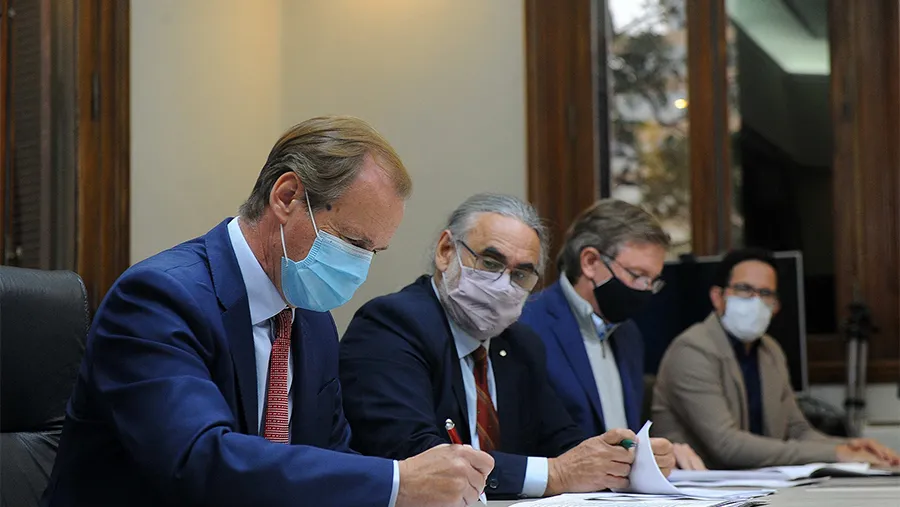 El gobernador Gustavo Bordet y el ministro de Agricultura, Ganadería y Pesca de la Nación, Luis Basterra, acordaron inyectar 83 millones de pesos para fortalecer la producción entrerriana y las economías regionales.