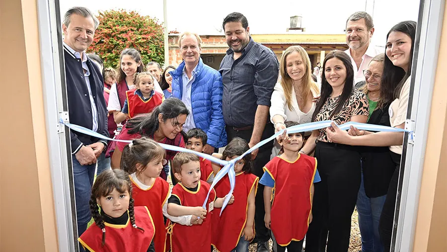 El gobernador Gustavo Bordet, acompañado por Adán Bahl, inauguró viviendas y Centro de Desarrollo Infantil en La Criolla y en Colonia Ayuí. El gobernador Gustavo Bordet, acompañado por Adán Bahl, inauguró viviendas y Centro de Desarrollo Infantil en La Criolla y en Colonia Ayuí.