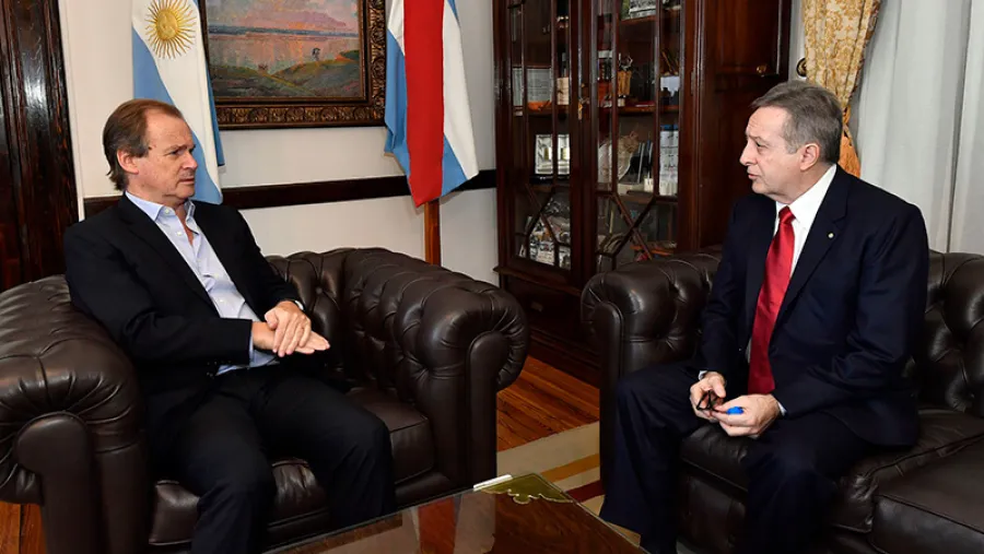 Bordet con el cónsul uruguayo Darío Estades Rodao