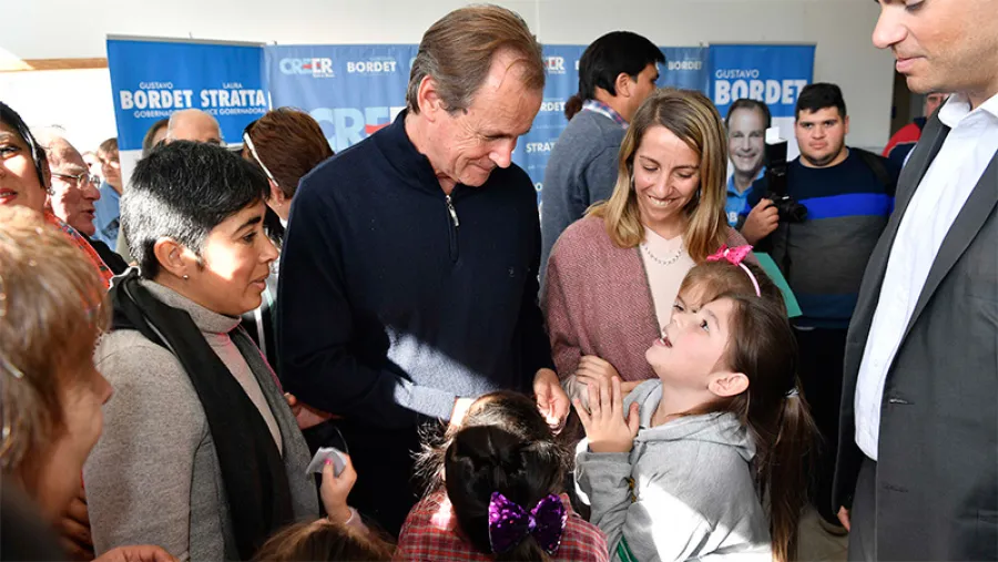 Bordet y Stratta recorrieron cinco localidades de Federal en el marco de la campaña electoral.
