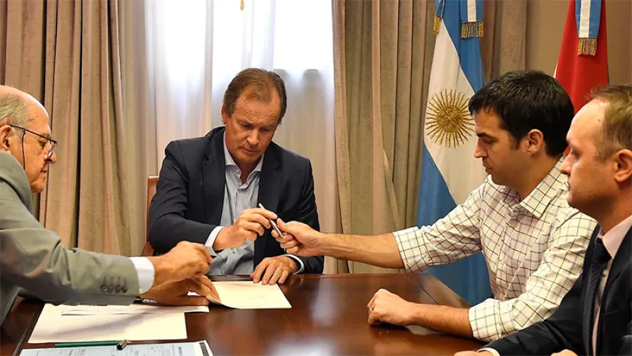 Bordet firma acuerdo por Puerto Ibicuy