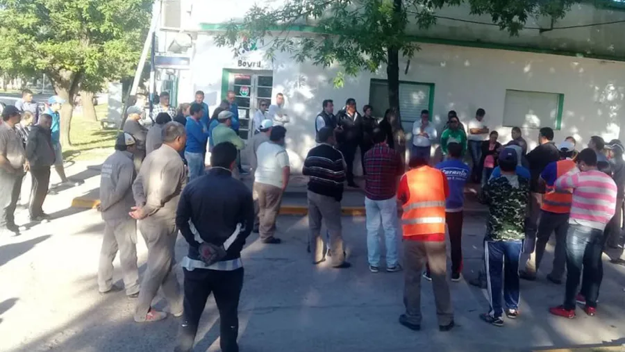 Los trabajadores municipales de Bovril inician un paro por tiempo indeterminado ante la falta de pago de salarios de esa comuna administrada por el intendente Alfredo Blochinger (Cambiemos).