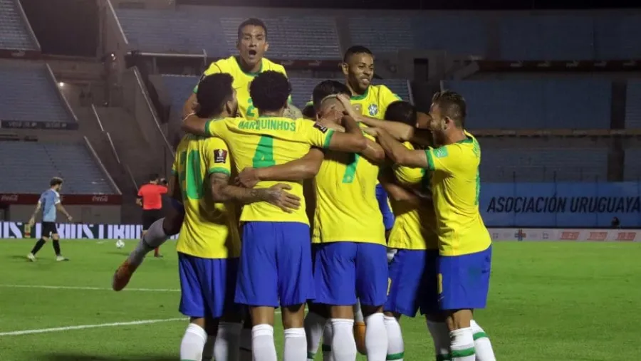 Brasil Brasil venció a domicilio a Uruguay y se aseguró el liderazgo de las Eliminatorias