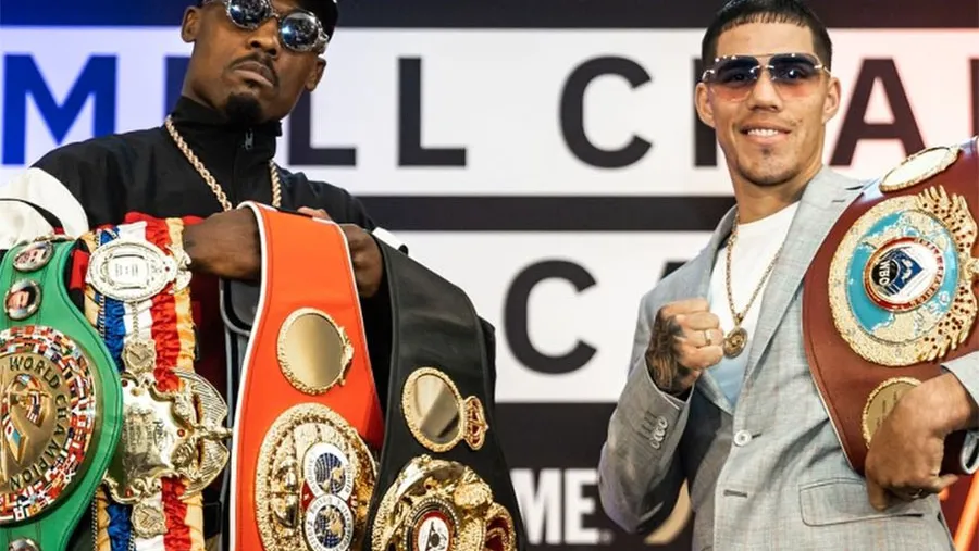 Brian Castaño y su rival, Jermell Charlo, a puro show en San Antonio. El norteamericano expone tres cinturones, mientras que el argentino uno solo. Quien gane, unificará los cuatro títulos más importantes de la categoría y se llevará un botín millonario.