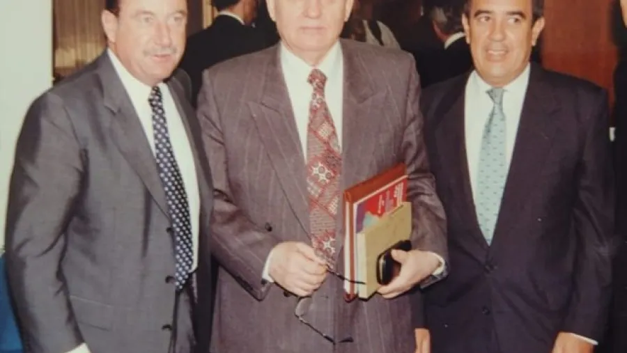 Busti, Gorbachov y Chagas