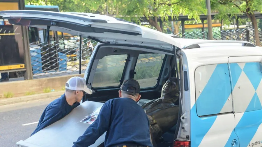Sacaron un busto de Néstor Kirchner que estaba en una sede de la ANSeS. Sacaron un busto de Néstor Kirchner que estaba en una sede de la ANSeS.
