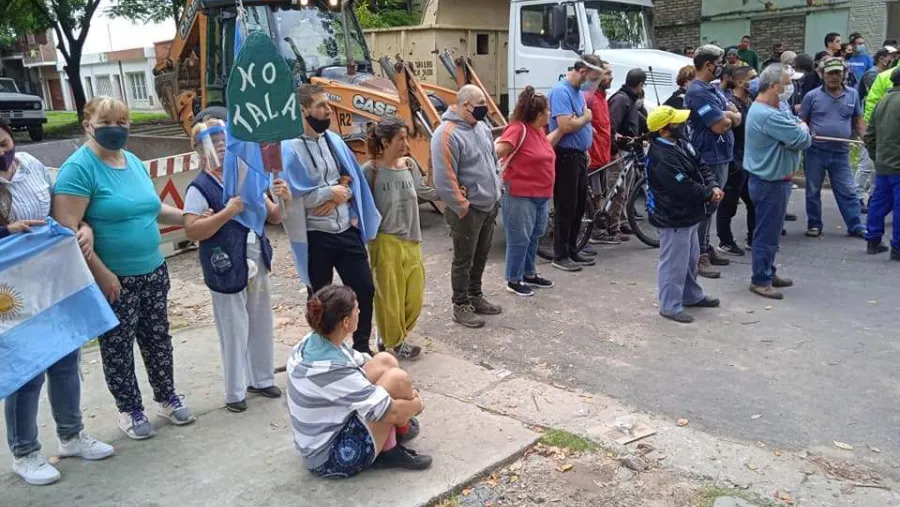 protesta de vecinos calle Racedo protesta de vecinos calle Racedo