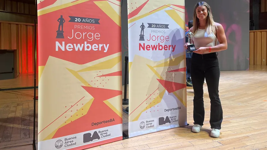 La entrerriana Camila Suáraez recibió el Premio Jorge Newbery a la mejor basquetbolista La entrerriana Camila Suáraez recibió el Premio Jorge Newbery a la mejor basquetbolista