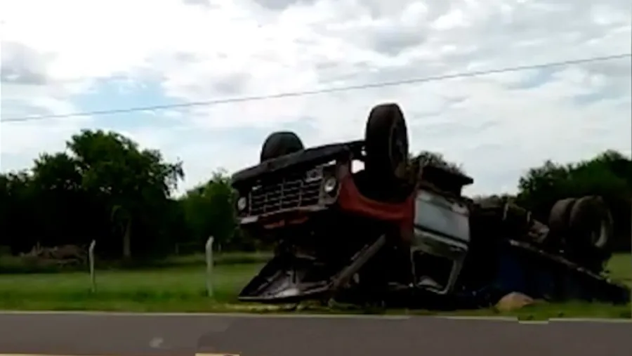 camión volcado ruta 11