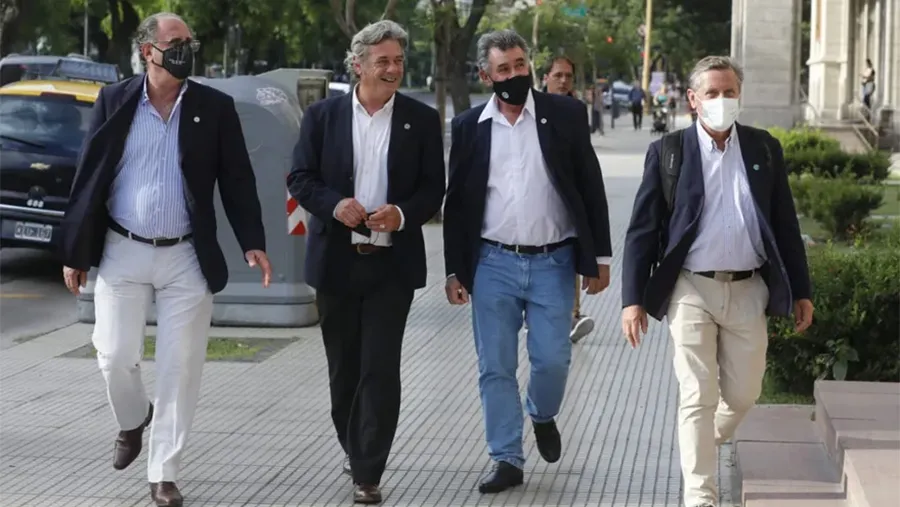 Los presidentes de CRA, Jorge Chemes; de la Rural, Nicolás Pino; de Federación Agraria, Carlos Achetoni, y el vicepresidente de Coninagro, Elbio Laucirica.