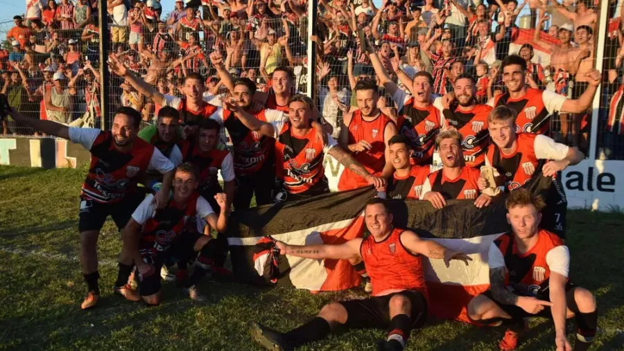 Fútbol: Arsenal de Viale y Cañadita Central definirán la Liga de Paraná Campaña