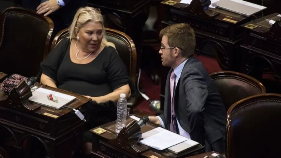 Nuevo cruce entre Nicolás Massot y Elisa Carrió