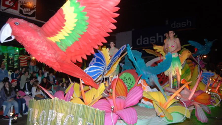 Imagen de archivo de las Carrozas Estudiantiles de Gualeguaychú que este año se realizará el domingo 21 de noviembre, bajo un sistema adaptado por las limitaciones del contexto de la pandemia del coronavirus.