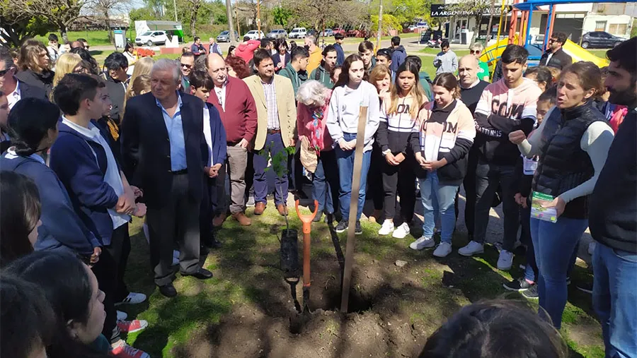 En total fueron 200 árboles nativos que se donaron, provenientes del Vivero del Parque Nacional El Palmar.