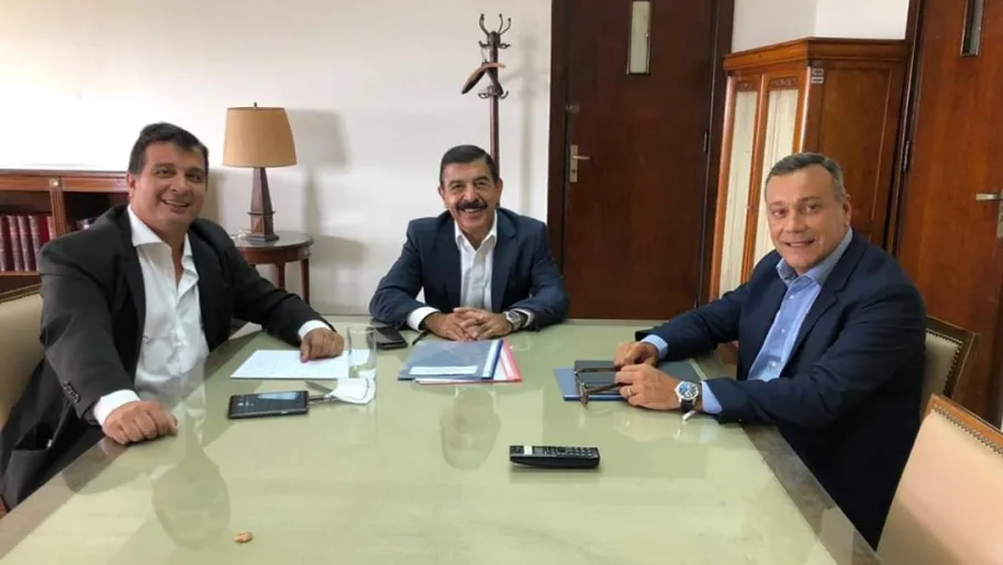 Casaretto con funcionarios nacionales