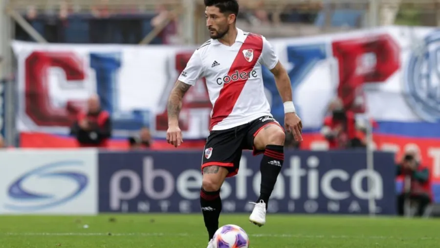 Según su representante, Milton Casco "se quedará en River hasta que las piernas le den"