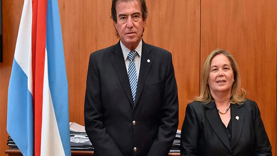 La vocal del STJ Susana Medina de Rizzo ratificó ante el Procurador General de la Provincia su denuncia contra su par Emilio Castrillon por violencia de género.