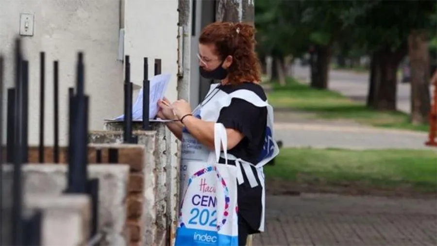 Las personas censistas llevarán una pechera con la imagen del Censo 2022 además de una credencial con sus datos personales. Las personas censistas llevarán una pechera con la imagen del Censo 2022 además de una credencial con sus datos personales.