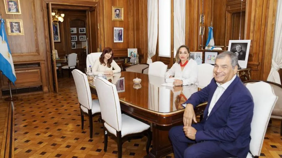 Cristina Kirchner reapareció con una foto junto a Rafael Correa