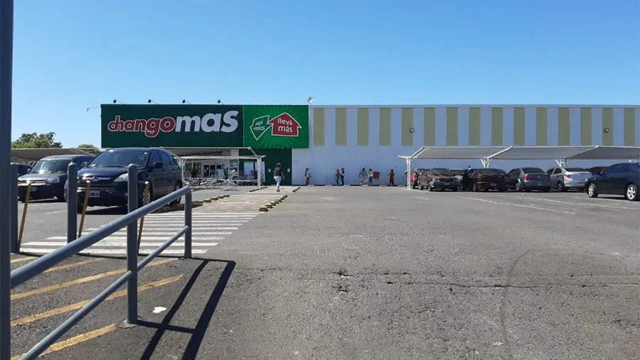 El local de la cadena de hipermercados Changomás de Paraná anunció que fue notificada y decidió realizar “estrictas tareas de limpieza, desinfección y sanitización”.