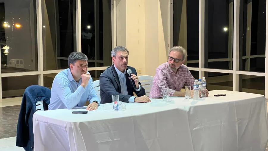 El ex titular de Aduanas, Guillermo Michel, moderó una disertación sobre actualidad económica y política.