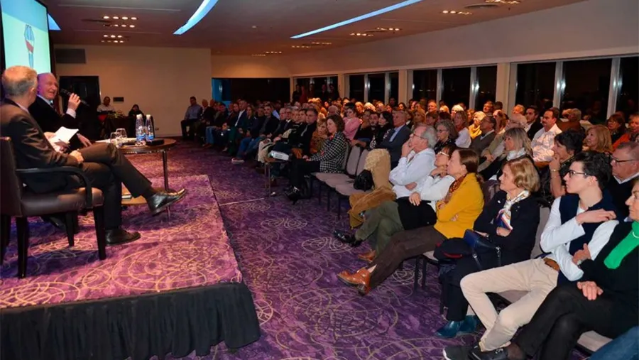 Daniel Sabsay y Daniel Santoro disertaron sobre la transparencia y las instituciones invitados por la ONG Entre Sin Corrupción. Daniel Sabsay y Daniel Santoro disertaron sobre la transparencia y las instituciones invitados por la ONG Entre Sin Corrupción.