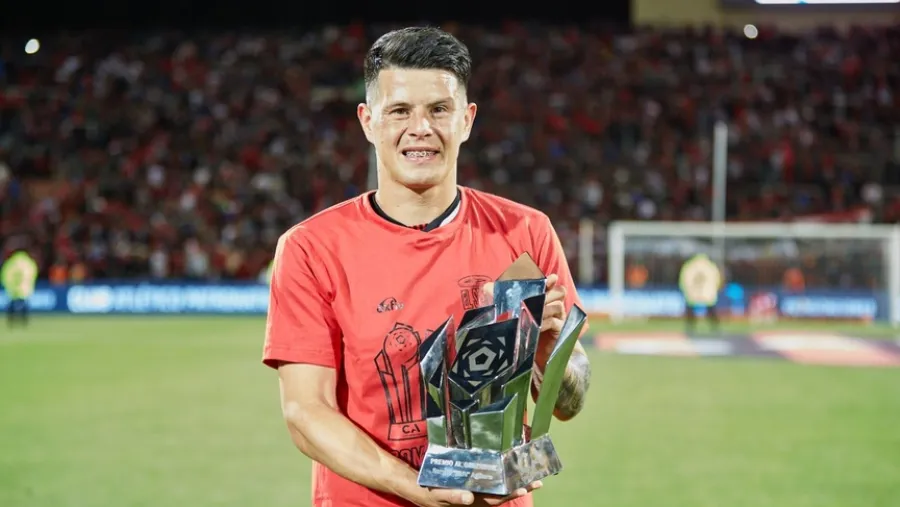 Copa Argentina: Estigarribia recibió el Premio "Sergio Kun Agüero" al máximo goleador Copa Argentina: Estigarribia recibió el Premio "Sergio Kun Agüero" al máximo goleador