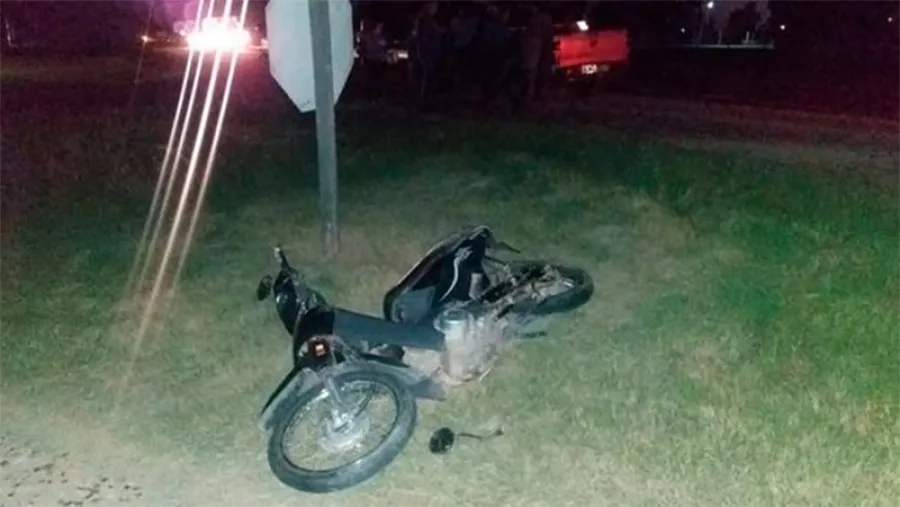 choque ruta 12 Crespo camioneta moto