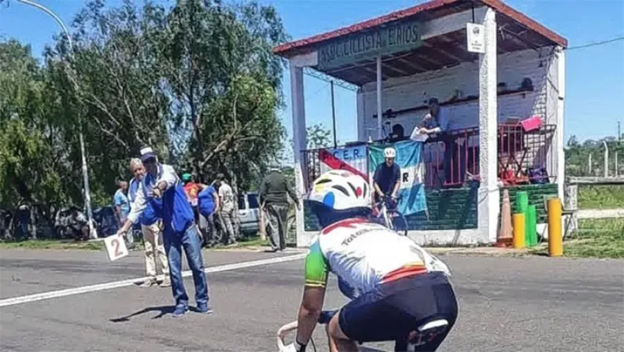 Ciclismo: a pura velocidad, pasó una nueva jornada en el Complejo Arnoldo Sabino Pucheta Ciclismo: a pura velocidad, pasó una nueva jornada en el Complejo Arnoldo Sabino Pucheta