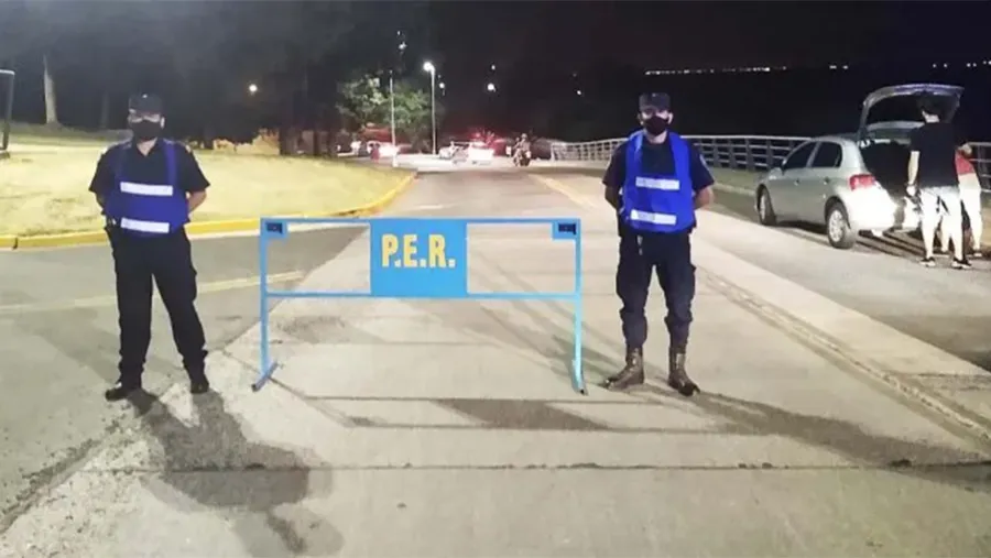 De 00 a 6, de lunes a domingo inclusive, están restringida la circulación de personas en toda la provincia (Imagen de archivo).