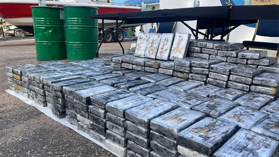 Los 489 kilos de cocaína incautada en Pajas Blancas (República Oriental del Uruguay). Los 489 kilos de cocaína incautada en Pajas Blancas (República Oriental del Uruguay).