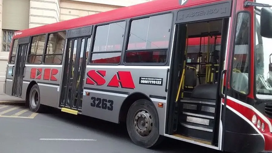 Reclaman al gobierno intervención por la situación del transporte urbano de Paraná Reclaman al gobierno intervención por la situación del transporte urbano de Paraná