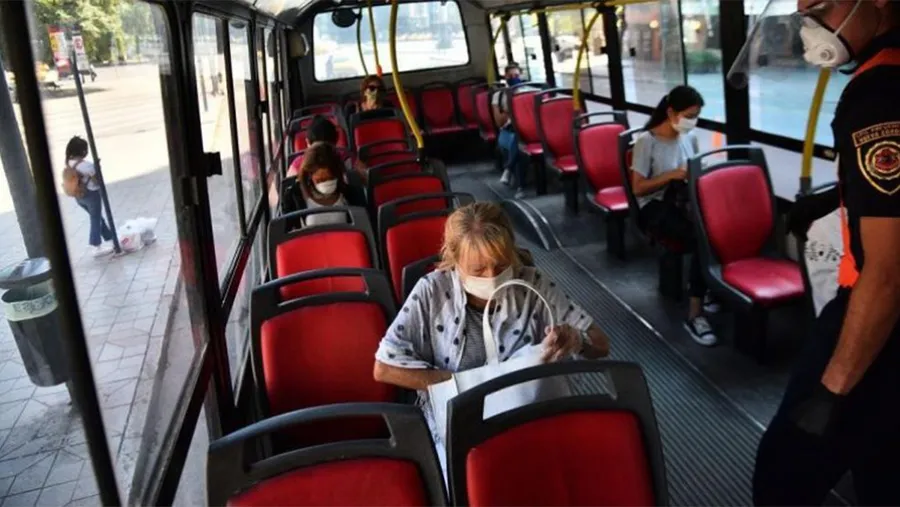 Ventilación cruzada, oxigenación y claraboyas son las tres medidas clave que deben utilizar el transporte urbano de pasajeros, además de no superar el 80 por ciento de su capacidad para transportar.