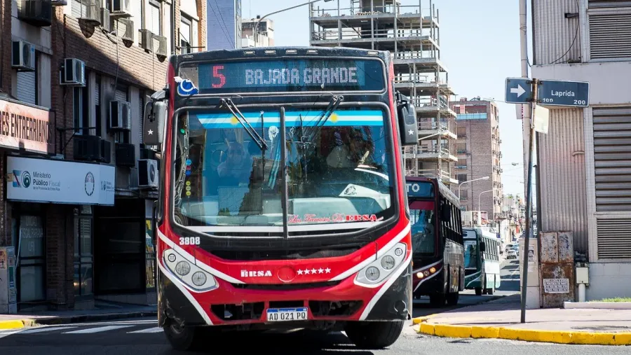 La línea 5 del transporte de pasajeros retoma su servicio en barrio Mosconi La línea 5 del transporte de pasajeros retoma su servicio en barrio Mosconi