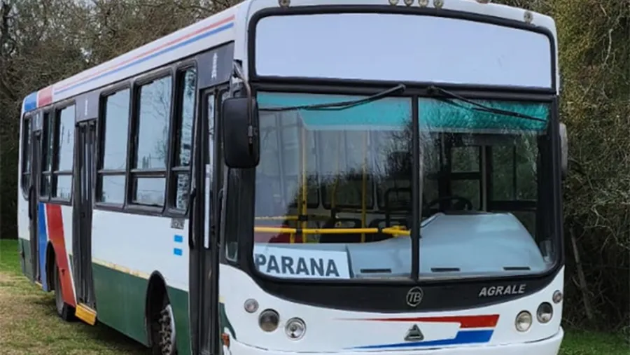 La empresa “Jota Bus” cubriría el trayecto Colonia Avellaneda con Paraná y cuenta con el apoyo del Sindicato de Empleados de Comercio. La empresa “Jota Bus” cubriría el trayecto Colonia Avellaneda con Paraná y cuenta con el apoyo del Sindicato de Empleados de Comercio.