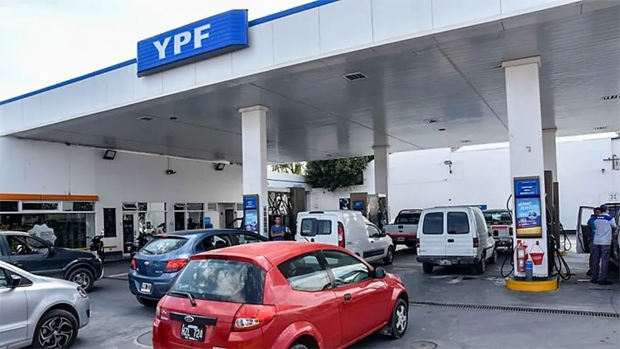 Massa apuntó que se normaliza el abastecimiento de combustibles.