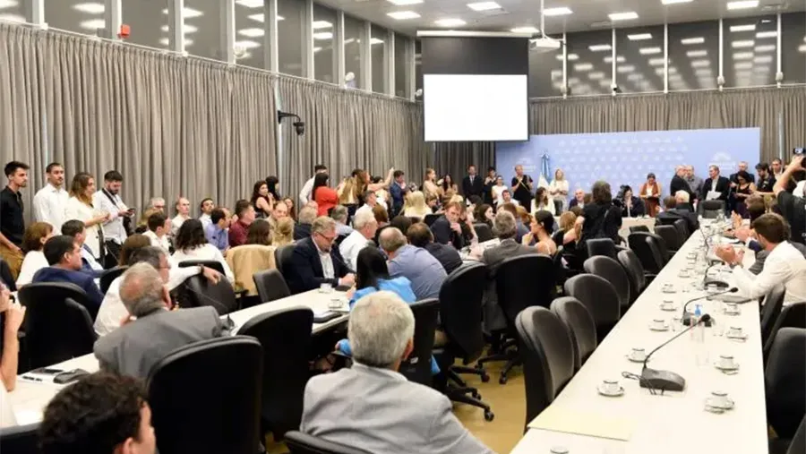 La Cámara Baja conformó todas sus comisiones, aunque muchas aún deben regularizar sus autoridades e integración. La Cámara Baja conformó todas sus comisiones, aunque muchas aún deben regularizar sus autoridades e integración.