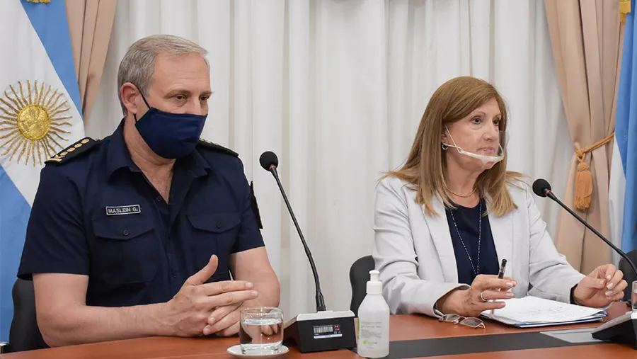 La ministra de Gobierno y Justicia, Rosario Romero y el jefe de la Policía de Entre Ríos, comisario general Gustavo Maslein.