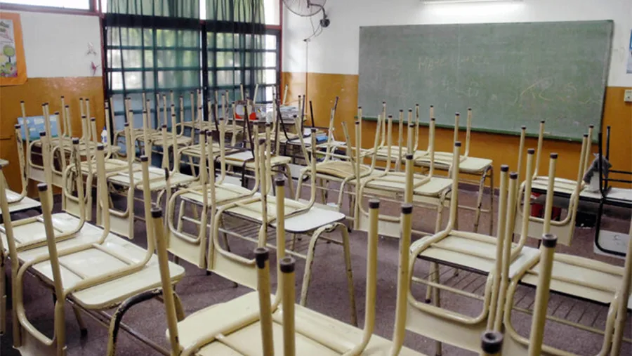 Un grupo de docentes autoconvocados expresaron sus cuestionamientos a la propuesta salarial formulada por el gobierno entrerriano.