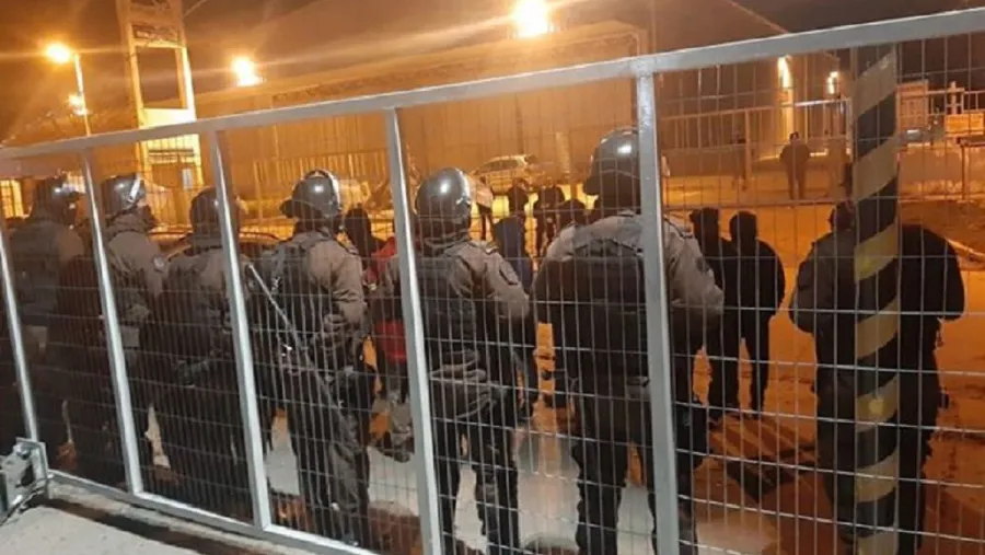 Resyder con custodia policial