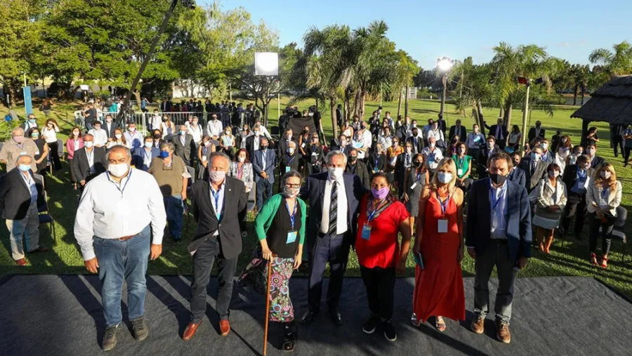 En el Consejo Económico y Social Fernández instó a reactivar la industria y el empleo